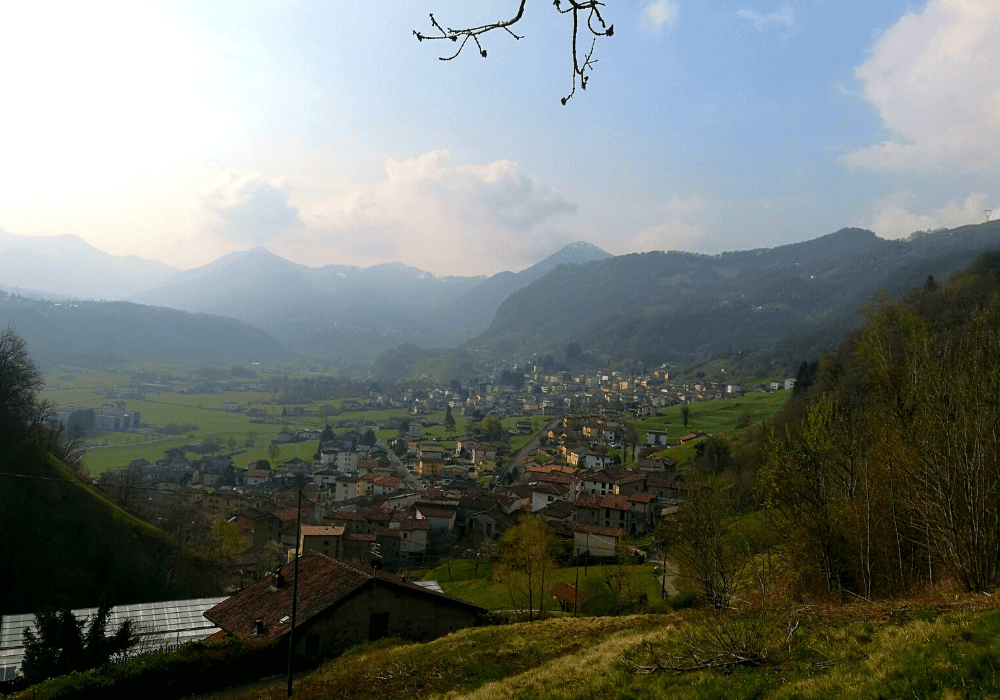 Panorama su Pasturo, Valsassina, dal sentiero Piani di Nava