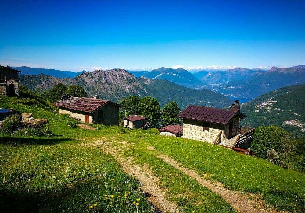 L'Alpe Ortighera raggiungibile da Pian delle Betulle in Valsassina, Lecco.