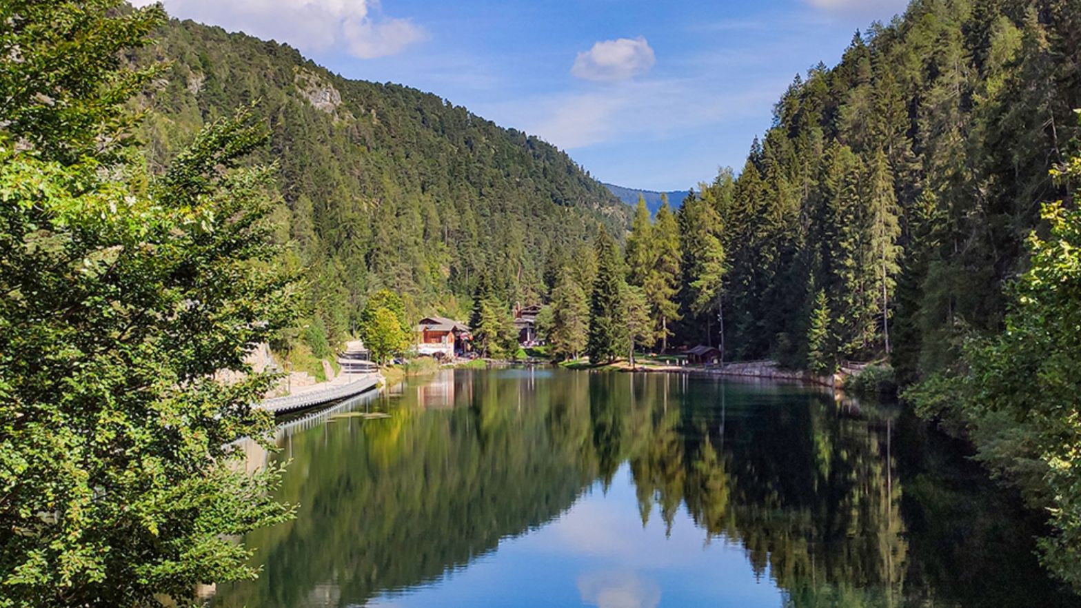 Dalla Passeggiata del Burrone al Lago Smeraldo in Val di Non