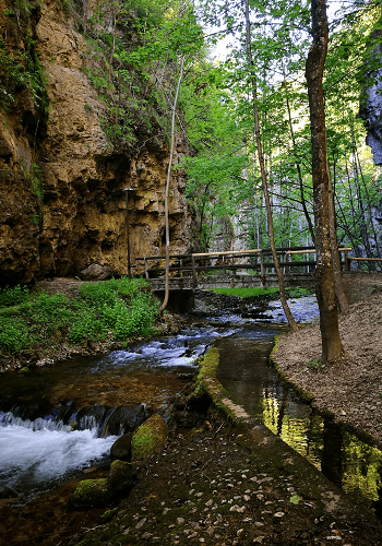 Passeggiata del Burrone, da Fondo al Lago Smeraldo in Trentino 