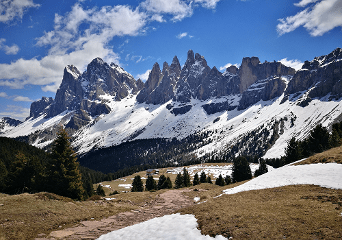 Passo di Brogles verso il Rifugio Malga Brogles sulle Dolomiti in Trentino Alto-Adige