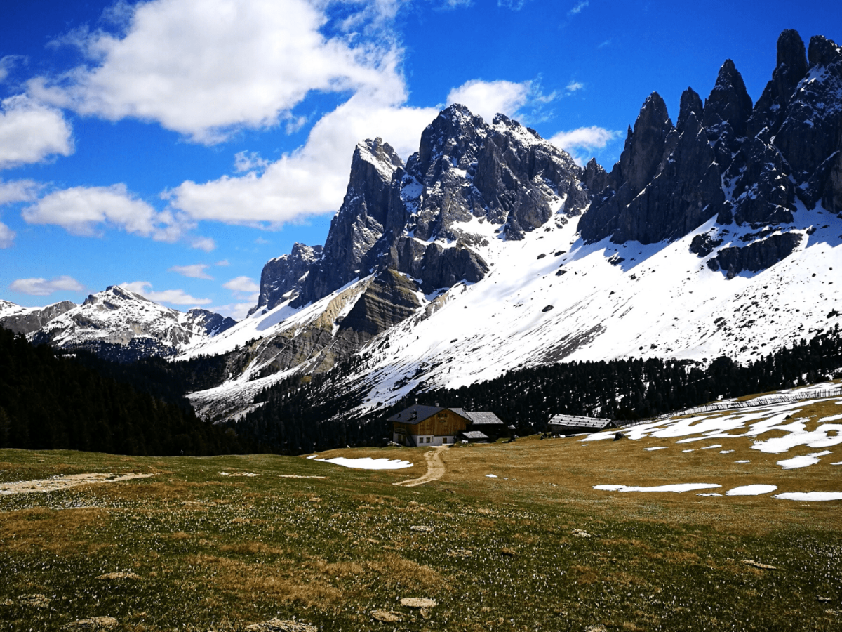 Rifugio Malga Brogles dal Monte Resciesa – Visitare il Trentino