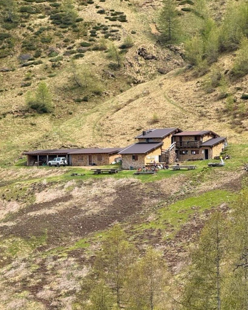 Rifugio Ombrega da Alpe Paglio passeggiata facile in Valsassina