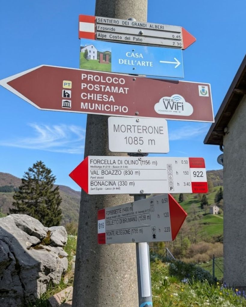 Trekking da Morterone ai Piani di Costa del Palio percorso facile in Valsassina
