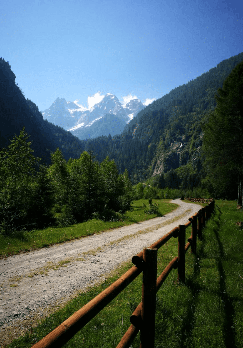 Piana di Agneda, trekking verso la Diga di Scais
