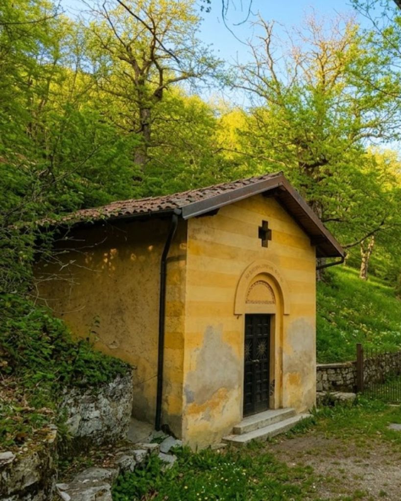 Trekking al Rifugio Pirlo allo Spino dalla Chiesetta San Urbano