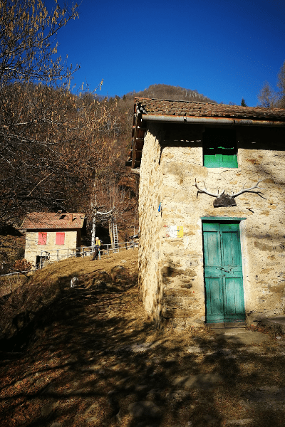 baite ad alpe d'era, trekking e camminata semplice a lecco