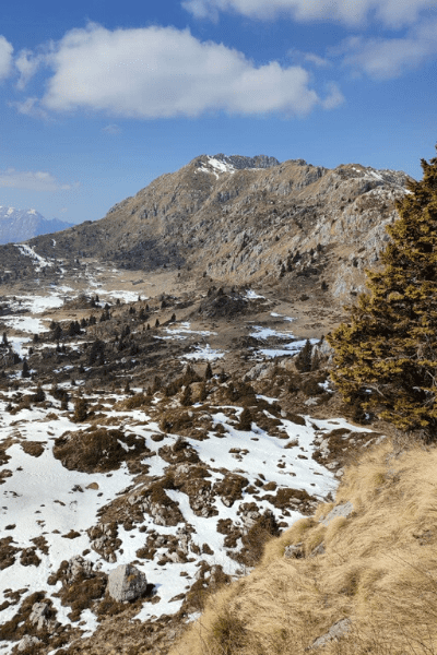 punto panoramico meraviglioso sullo Zuccone Campelli, sull’Alta Valsassina e sulle Grigne.