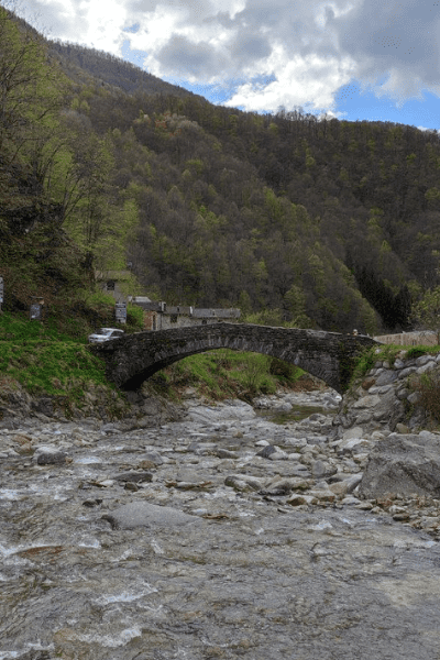 Ponte di pietra a Premana