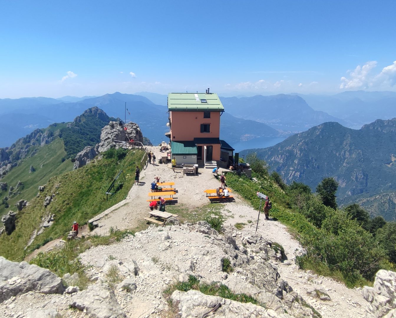 Rifugio Rosalba Da Pian Dei Resinelli Dietro La Curva rifugio-rosalba-da-pian-dei-resinelli-dietro-la-curva
