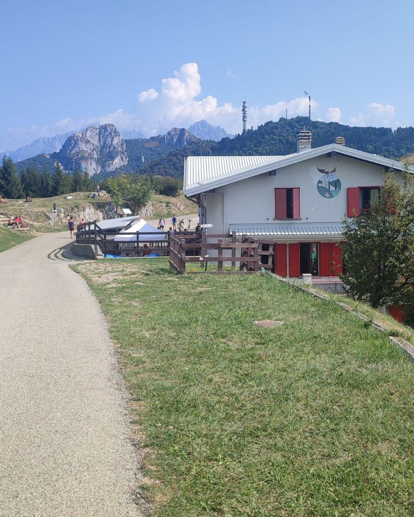 Da Eupilio al Monte Cornizzolo e Rifugio Sec