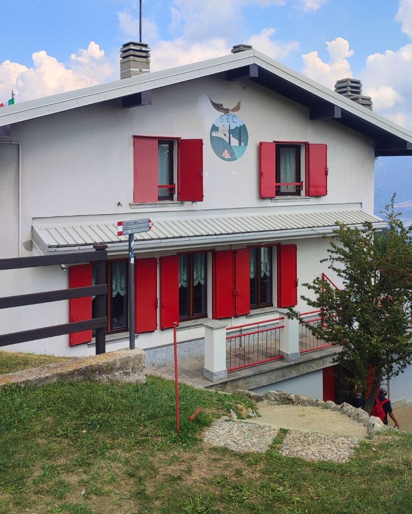 Da Eupilio al Monte Cornizzolo e Rifugio Sec