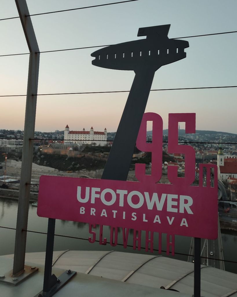 UFO Tower e Ponte SNP
