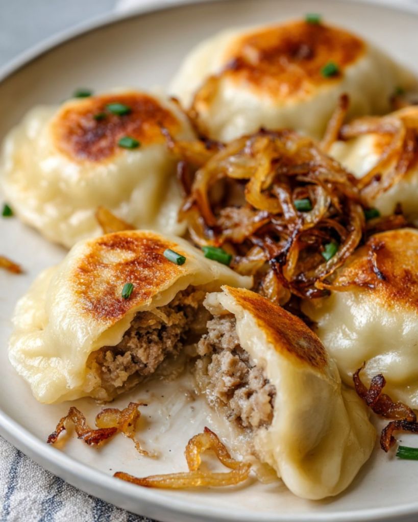 Piatto tipico polacco: pierogi, ravioli con varie tipologie di ripieno