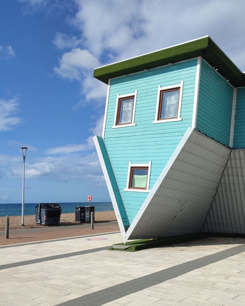 Brighton-casa-a-testa-in-giù